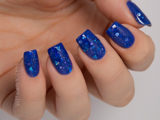 nails-royal-blue-640x480