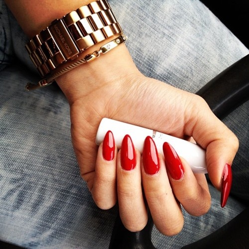 oval-nails-red