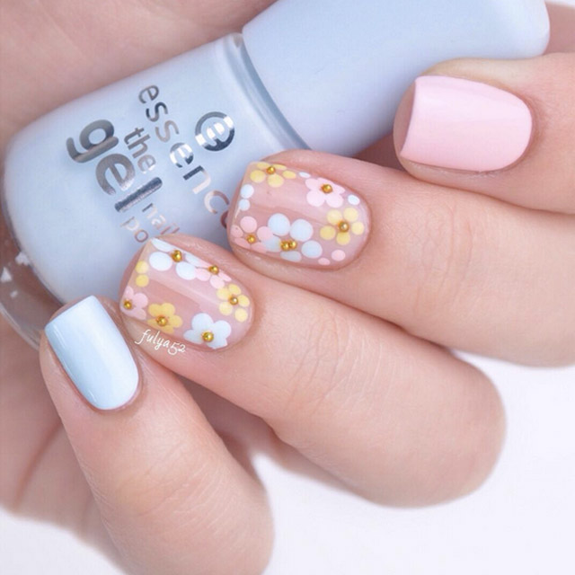 Negative-Space-Floral-manicure-by-@beautyaddictedd