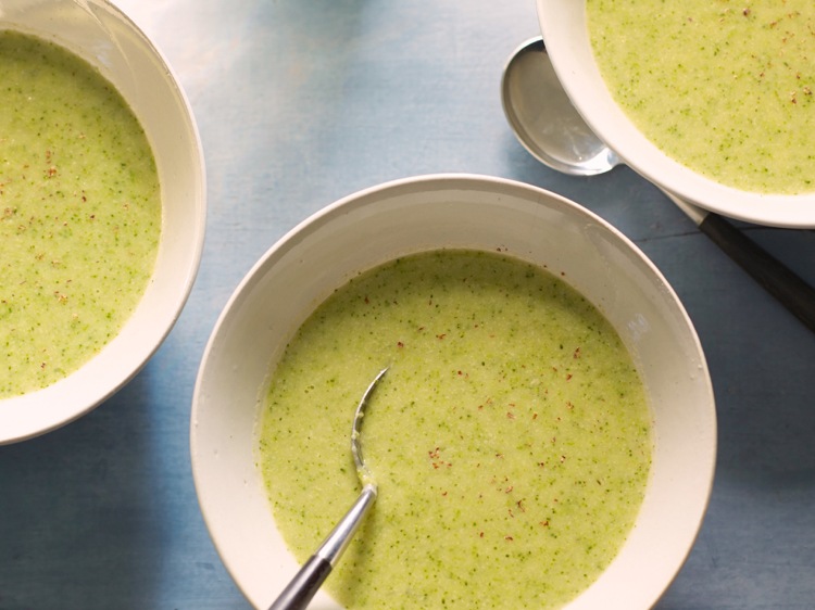 vegane-suppe-rezepte-brokkoli-cremesuppe-frühling
