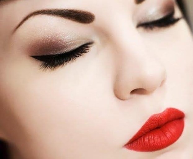 25-glamorous-makeup-ideas-with-red-lipstick-15