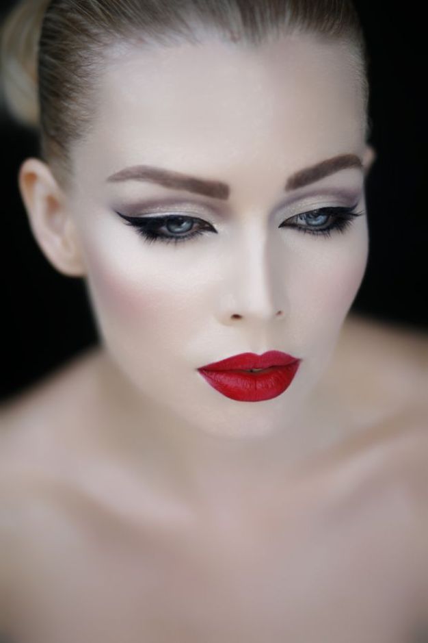 25-glamorous-makeup-ideas-with-red-lipstick-17