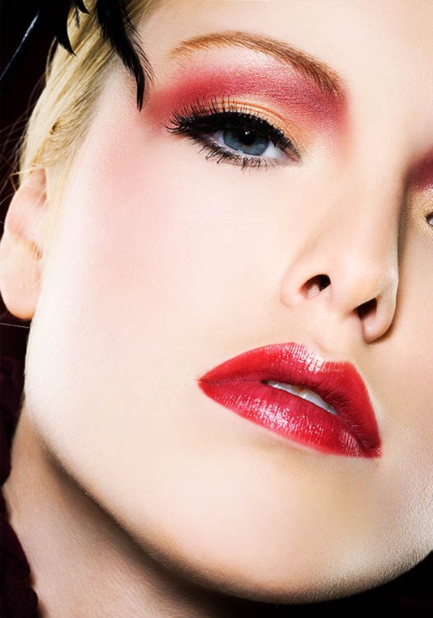 25-glamorous-makeup-ideas-with-red-lipstick-8